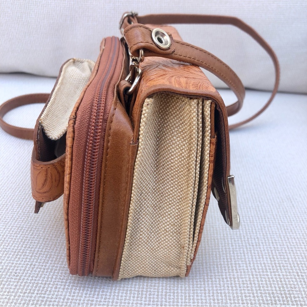 Western Style Crossbody bag organizer 7.5" x 5" detachable strap silver tone - Picture 4 of 8